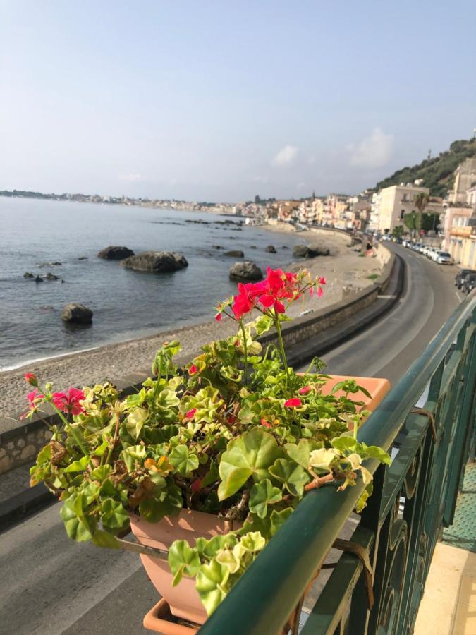 Hostel Beach House Giardini-Naxos Exterior foto