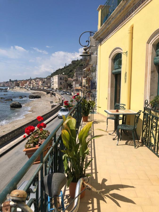 Hostel Beach House Giardini-Naxos Exterior foto