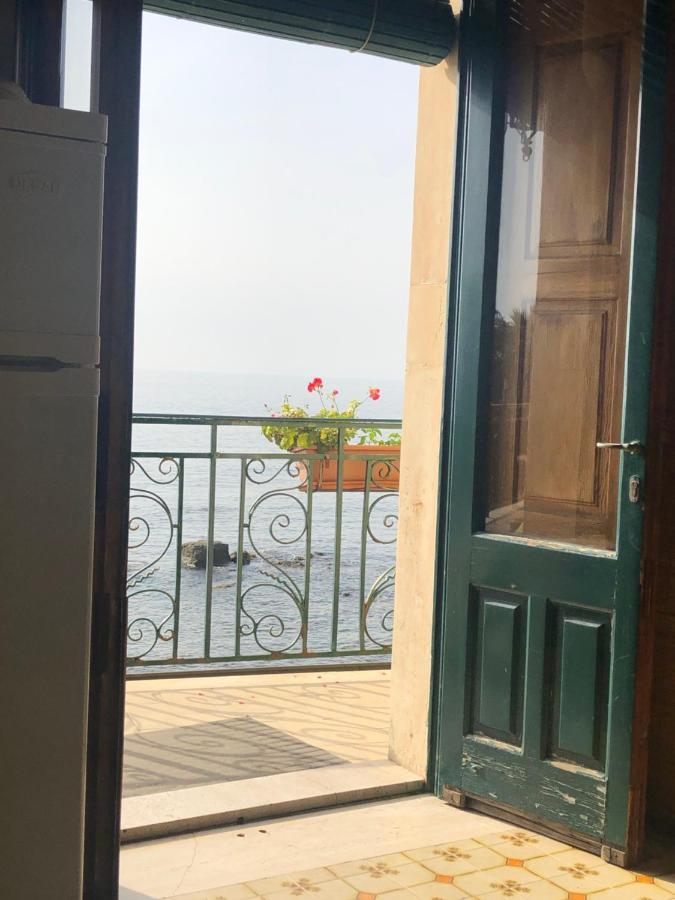 Hostel Beach House Giardini-Naxos Exterior foto